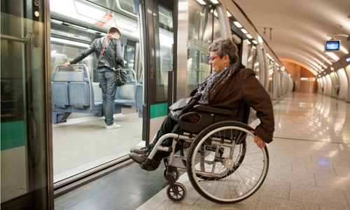 Accès au fauteuils roulants dans le métro