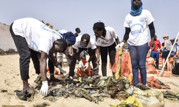 STOP à la sur-consommation dans les centres commerciaux !