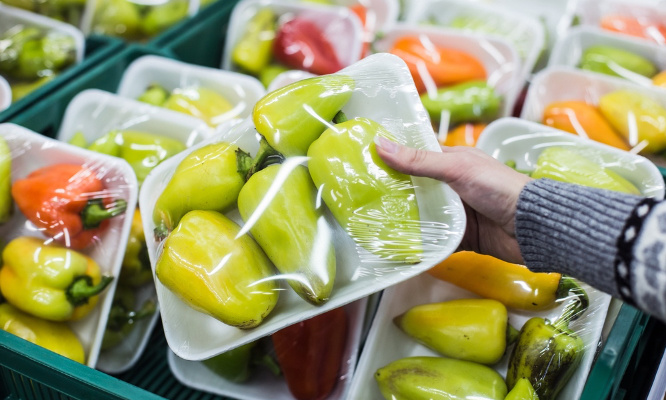 Non au retour de l'emballage plastique sur les fruits et légumes !