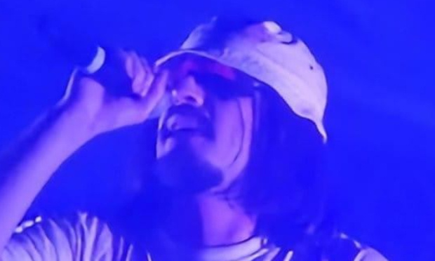 Pour convaincre Lorenzo de ne pas arr&ecirc;ter sa carri&egrave;re (son personnage)