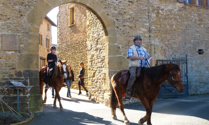 Contre l'interdiction de la circulation des chevaux sur les chemins de halage des bords de stone !