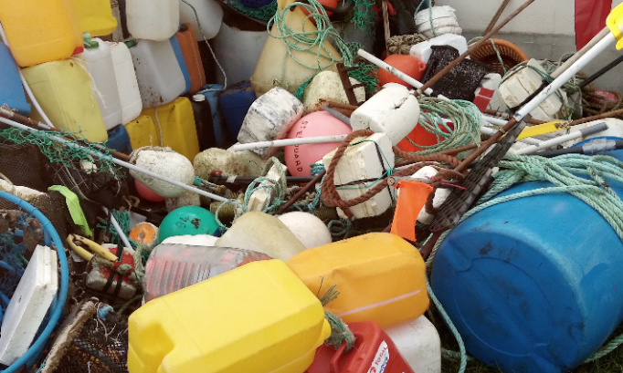 Stop aux bidons plastiques jetés en mer : Pour un retour des bidons vides dans les points de vente !