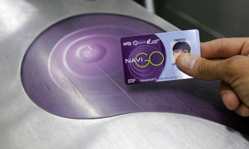 Contre l'utilisation de la carte bancaire comme ticket de train, métro et bus ou comme PASS   NAVIGO.