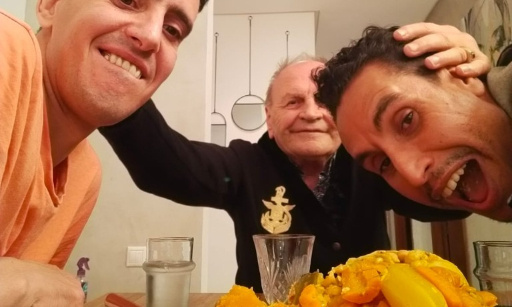 Laissez un homme de 71 ans faire venir son fils adoptif en France !