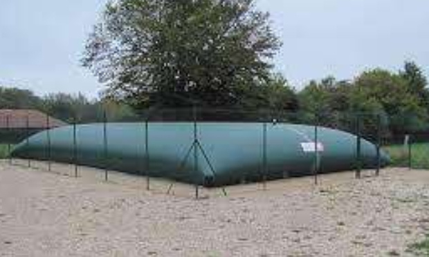 Nous disons non à une bâche sur notre place à LUZAC !