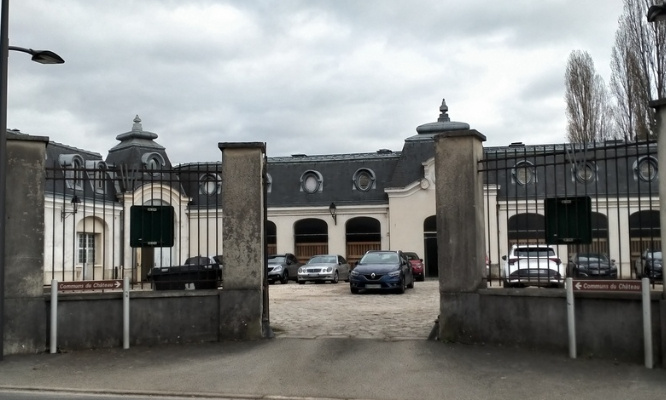 Non au projet de déménagement de la mairie de Vaux-le-Pénil aux Communs du Château