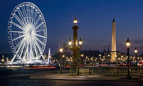 Démontage de la Grande Roue place de la Concorde à Paris