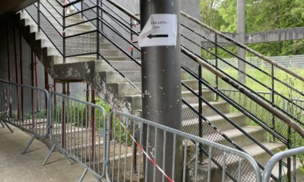 Réparer l'escalier des salles 300 du Lycée Christophe Colomb