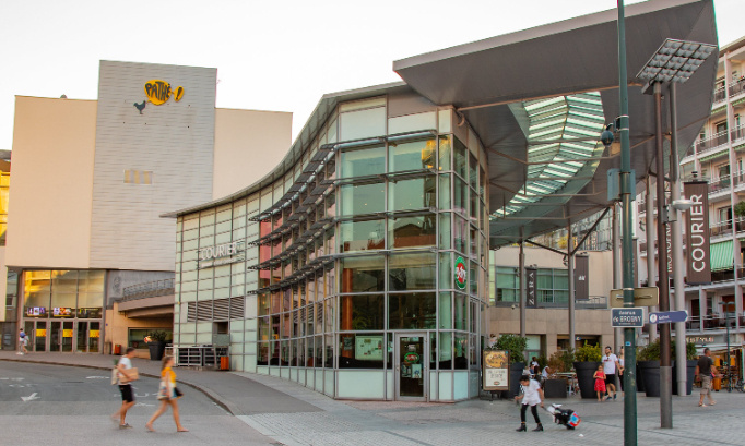 Pour l agrandissement du Courier Annecy Centre commercial
