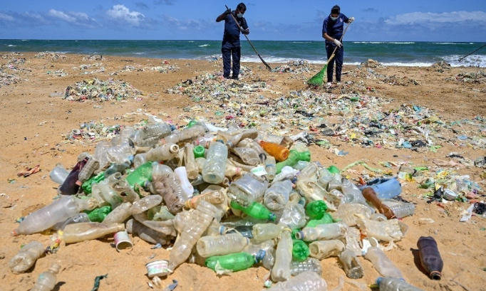 Interdire les emballages plastiques et en faire des recyclables.