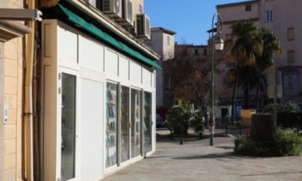 Fermeture de la "Librairie des Palmiers" ancienne "Hachette"