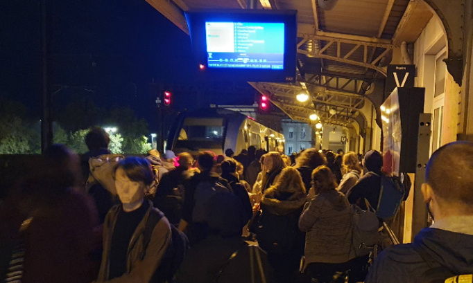 Nous voulons tous nos trains SNCF Occitanie à l'heure et ne plus être entassés