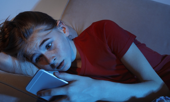 N’abandonnons pas nos enfants aux réseaux sociaux - Pour une loi de santé publique relative à la lutte contre la consommation excessive du numérique
