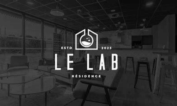 Installer un tapis de course dans la salle de sport de la résidence