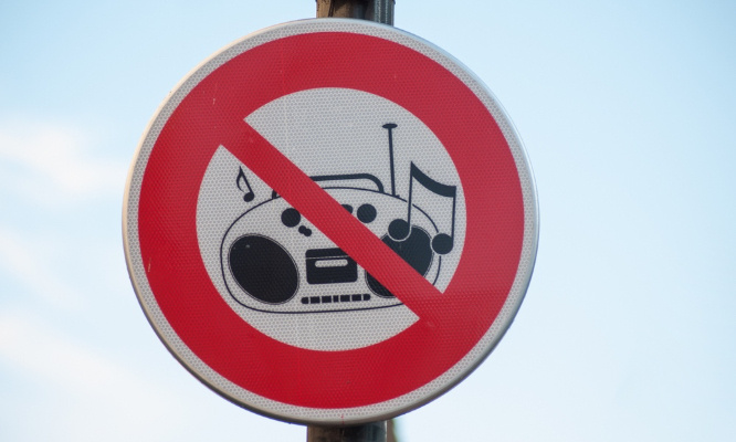 Stoppons les nuisances sonores par la discothèque le privé à Moulins-les-Metz