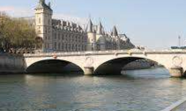Baignade d'Hidalgo et Macron dans la Seine avant le d&eacute;but des JO