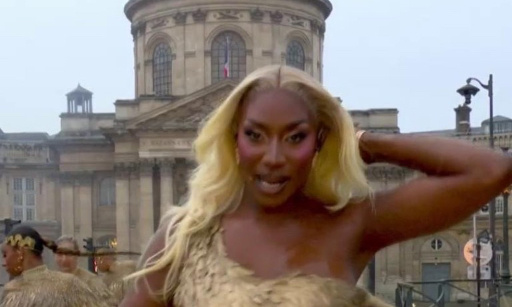 Aya nakamura fait une version longue de for me formidable stp