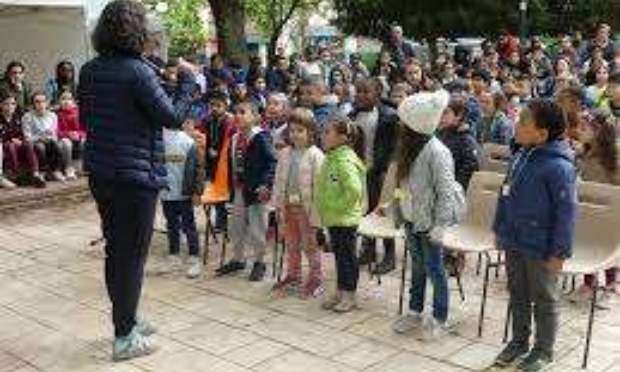 pour le maintien de l'uema de l 'ecole maternelle Dolto a MONTREUIL