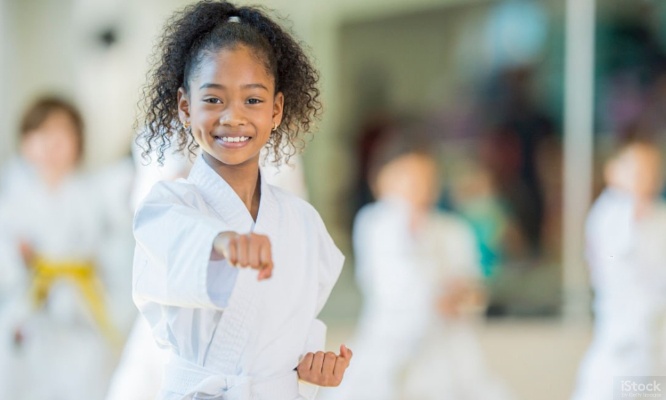 Pour un karaté structurant et fédéral au Centre Paris Anim’ Louis Lumière !