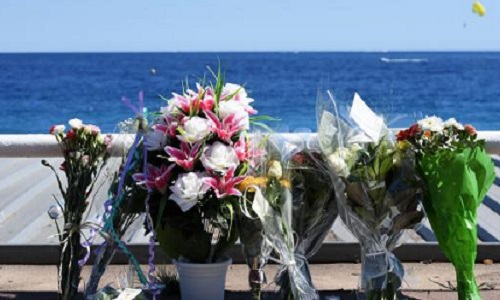 Des étoiles pour les 84 victimes de Nice