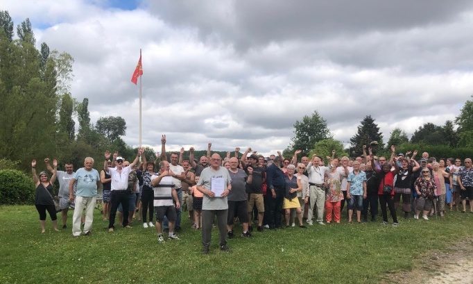 Non à l'expulsion.!! Mr le maire, ne touchez pas à nos cabanons de la ferme de vaux.nous avons fait des investissement considérable pour nos chalets. La mairie rêve d'expulser des citoyens, Propriétaires Légitimes, estimé, entre 5 000 € et40 000 € .