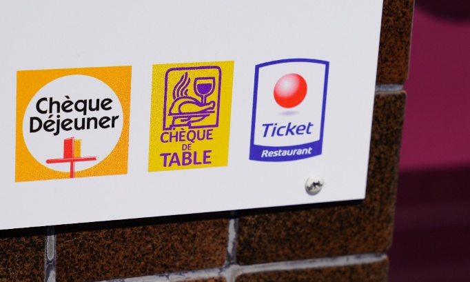 Majoration de la rémunération à 100 % les dimanches et jours fériés, tickets restaurant