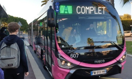 Un bus scolaire pour les élèves du Lycée Léonard de Vinci