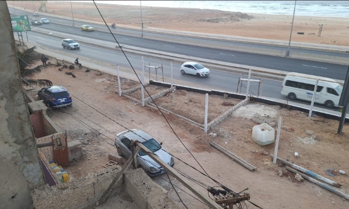 Demande d'arrêt immédiat des travaux de construction d'un parking privé sur le jardin publique.