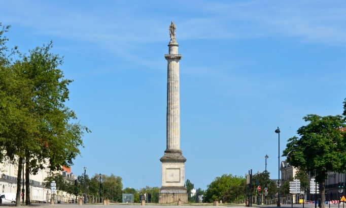 Non à la disparition de la statue de Louis XVI à Nantes !