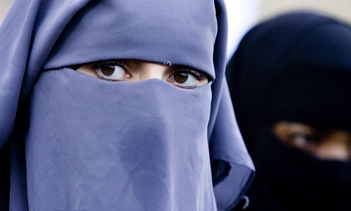 Interdiction de porter le hijab, le niqab, le Burkini en France