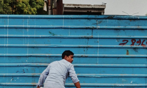 D&eacute;gradation du parking de b&amp;m Perpignan par des d&eacute;chets