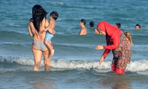 Non aux interdictions du burkini sur les plages !
