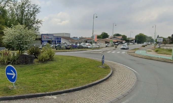 Signaler que les deux ronds points d'Auchan sont à 2 voies