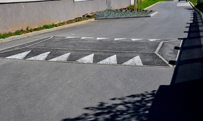 Installation de ralentisseurs, route de Nora, section Cocoyer 97160 Le Moule