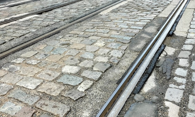 Avenue Victor Jacobs - Site propre tram 81 - revêtement lisse