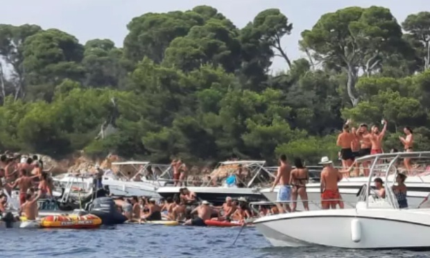Mise en place de bou&eacute;es d'amarrage entre les iles de L&eacute;rins