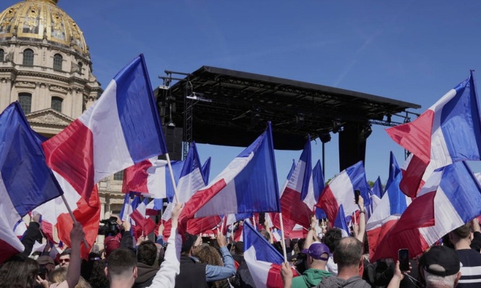 Stop à l’acharnement judiciaire que subit le premier parti d’opposition de France.