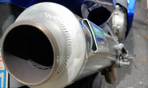 Nuisance sonore des motos et scooters avec des pots d'échappement non homologués