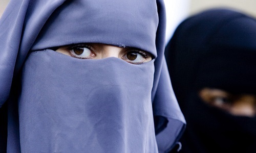 Interdiction de porter le hijab, le niqab, le burkini en France !