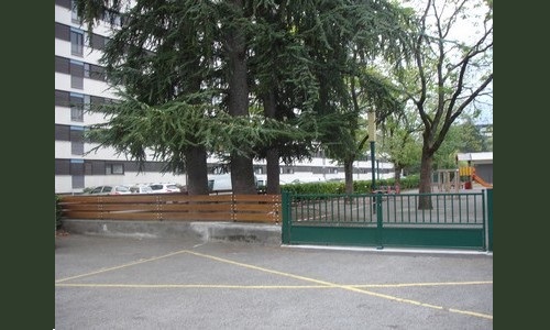Pour la sécurisation de la cour de récréation de l'école Gérard Philipe à Grenoble