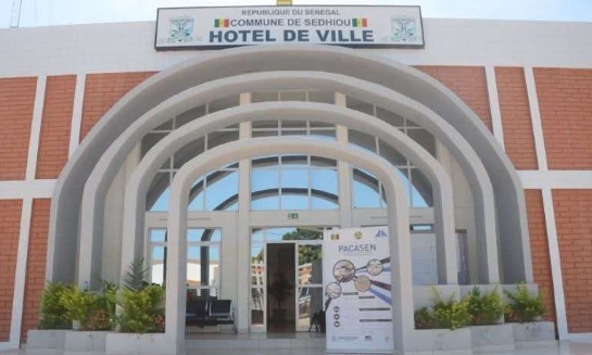 Abou Diop gère- t-il par procuration?  Ou  Abou Diop, un maire absentéiste?