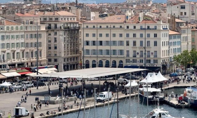 Pour le retour des bus touristiques sur le Vieux-Port