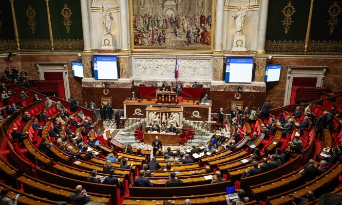 Redonnons enfin à la France une vie publique réfléchie, responsable, dénuée d'ambitions personnelles