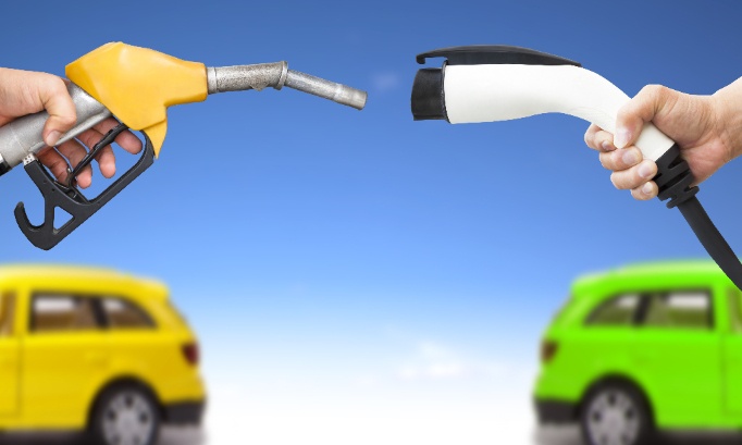 Non à la fin des voitures thermiques en 2O35