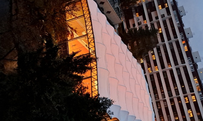 Contre le terrain de sport Paris Dunois