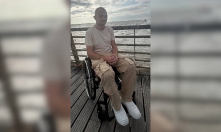 Pour le remplacement complet d’un fauteuil roulant défectueux : pour la sécurité et l’autonomie d’Eddy