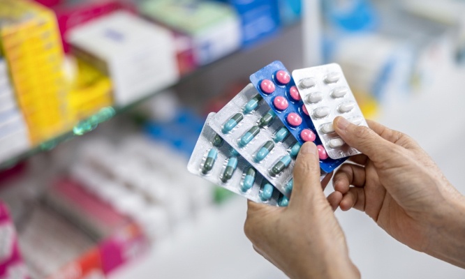 Stop au gaspillage de médicaments et à l'enrichissement des laboratoires