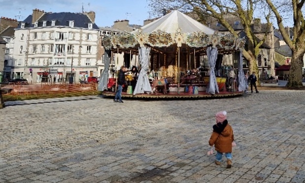 Laissez-nous notre carrousel Place de la Grille