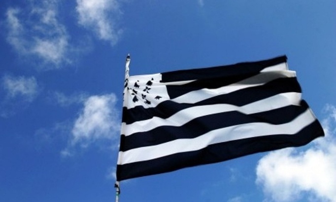 Pour l'ajout du drapeau breton sur Lazare Airline virtuelle