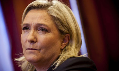 Emplois fictifs ? Marine Le Pen, François Fillon, retirez-vous si emplois fictifs avérés.